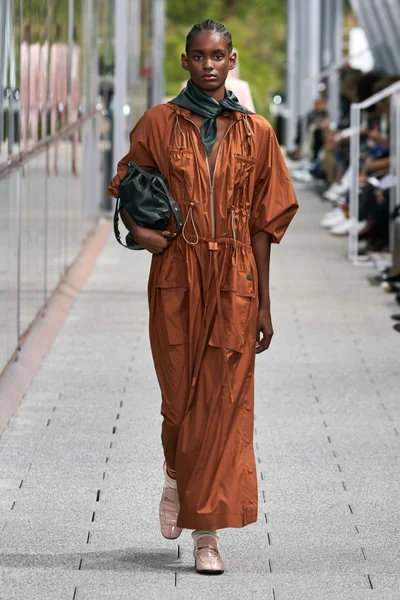 Look 18